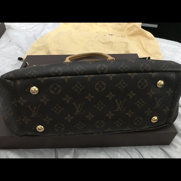 Authentic 2014  Louis Vuitton. Pallas. - Picture 3 of 8